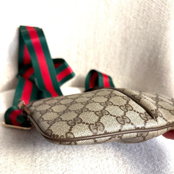 Gucci authentic brown monogram coated canvas crossbody bag - Picture 10 of 14